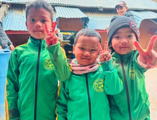 Grupo Docuworld Packaging eleva su compromiso social en Nepal y garantiza la educación de 80 niños para el ciclo 2026-2027